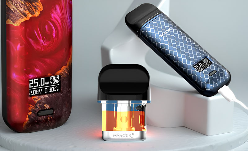 SMOK Novo X pod system showcasing its integrated 800mAh battery, USB-C fast charging port, simple one-click power adjustment, and the 2mL refillable pod capacity.